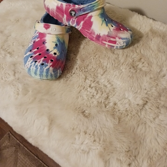 Vibrant Tie-Dye Crocs - Picture 5 of 6